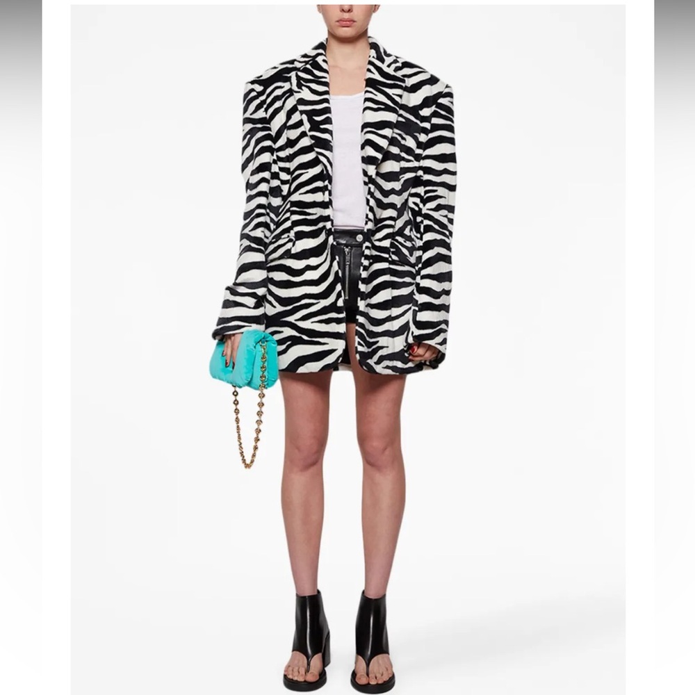 VETEMENTS oversize-shoulder zebra-print blazer